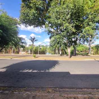 Casa em Pirassununga, bairro Jardim do Lago