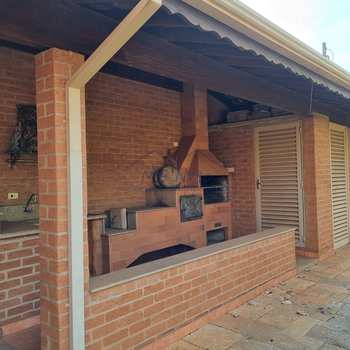 Casa em Pirassununga, bairro Jardim do Lago