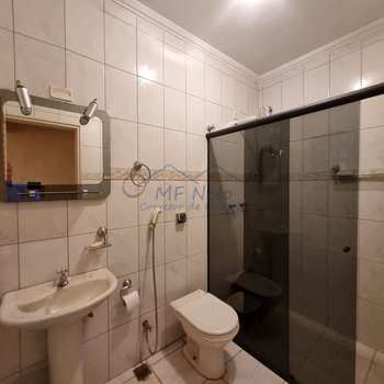 Casa em Pirassununga, bairro Jardim do Lago