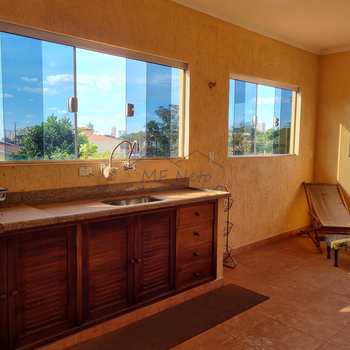 Casa em Pirassununga, bairro Jardim do Lago