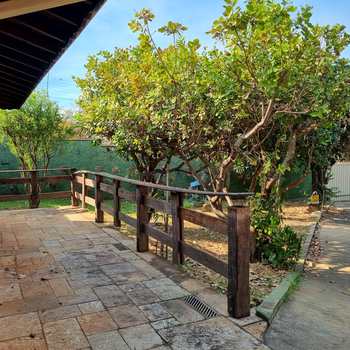 Casa em Pirassununga, bairro Jardim do Lago