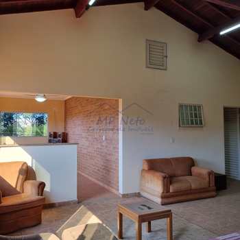 Casa em Pirassununga, bairro Jardim do Lago