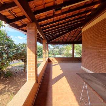 Casa em Pirassununga, bairro Jardim do Lago