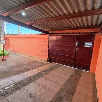 Casa em Pirassununga, bairro Jardim Eldorado