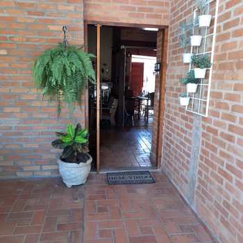 Casa em Pirassununga, bairro Jardim Rosim