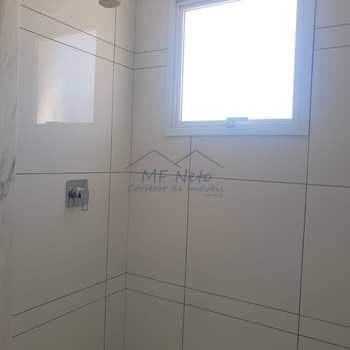 Apartamento em Pirassununga, bairro Edifício Maison Royale