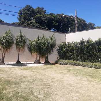 Apartamento em Pirassununga, bairro Edifício Maison Royale