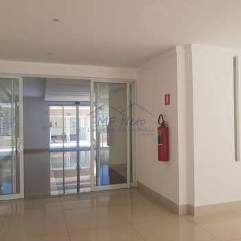 Apartamento em Pirassununga, bairro Edifício Maison Royale