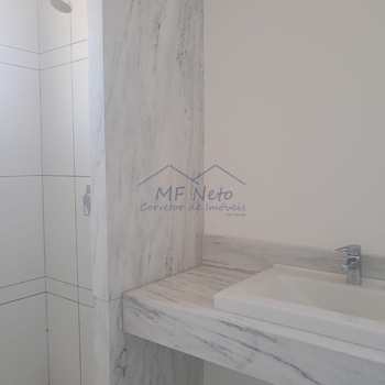 Apartamento em Pirassununga, bairro Edifício Maison Royale