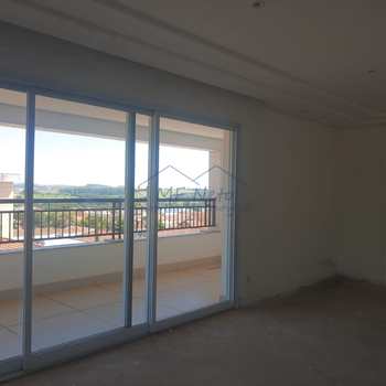 Apartamento em Pirassununga, bairro Edifício Maison Royale