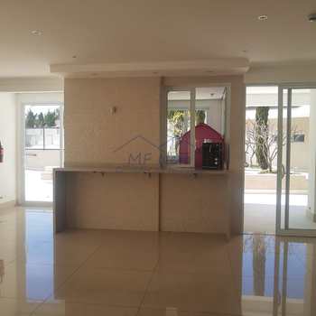 Apartamento em Pirassununga, bairro Edifício Maison Royale