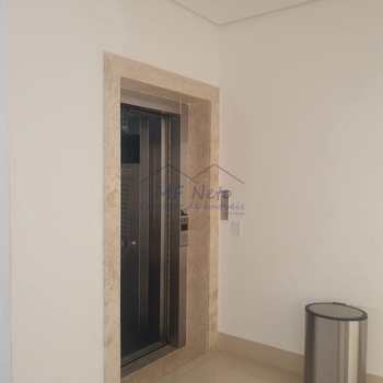 Apartamento em Pirassununga, bairro Edifício Maison Royale