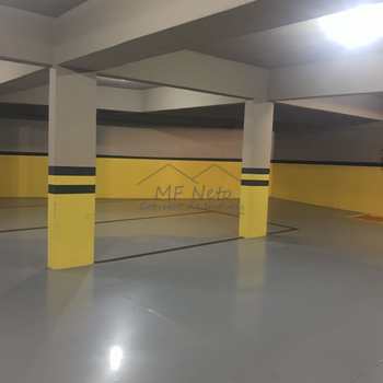 Apartamento em Pirassununga, bairro Edifício Maison Royale