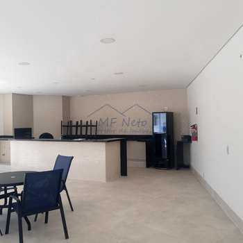 Apartamento em Pirassununga, bairro Edifício Maison Royale