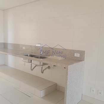 Apartamento em Pirassununga, bairro Edifício Maison Royale