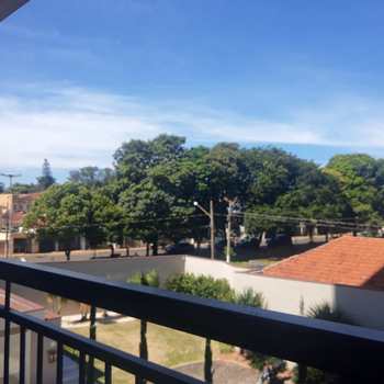 Apartamento em Pirassununga, bairro Edifício Maison Royale