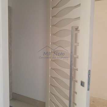Apartamento em Pirassununga, bairro Edifício Maison Royale