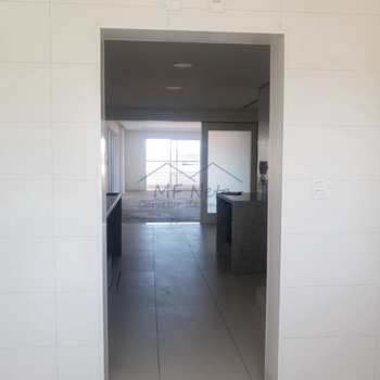 Apartamento em Pirassununga, bairro Edifício Maison Royale