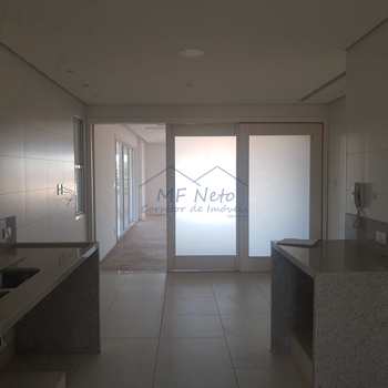 Apartamento em Pirassununga, bairro Edifício Maison Royale