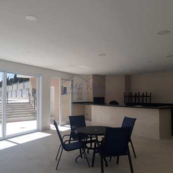 Apartamento em Pirassununga, bairro Edifício Maison Royale