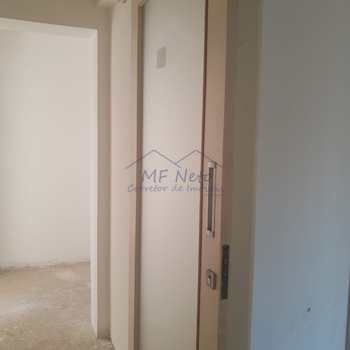 Apartamento em Pirassununga, bairro Edifício Maison Royale