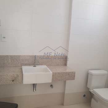 Apartamento em Pirassununga, bairro Edifício Maison Royale