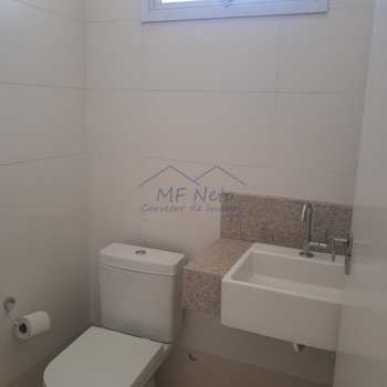 Apartamento em Pirassununga, bairro Edifício Maison Royale