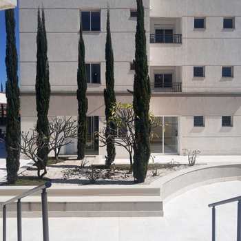 Apartamento em Pirassununga, bairro Edifício Maison Royale