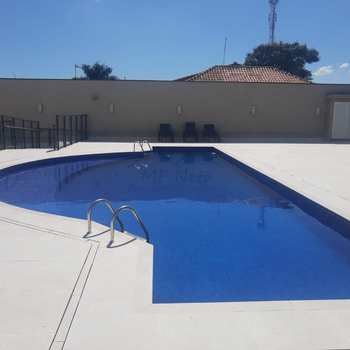 Apartamento em Pirassununga, bairro Edifício Maison Royale