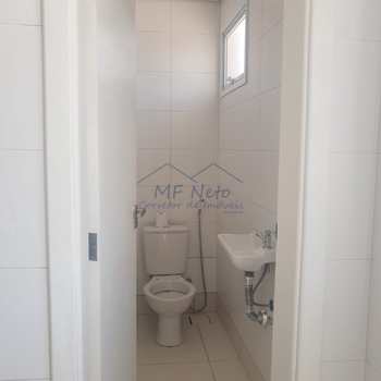 Apartamento em Pirassununga, bairro Edifício Maison Royale