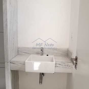 Apartamento em Pirassununga, bairro Edifício Maison Royale