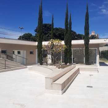 Apartamento em Pirassununga, bairro Edifício Maison Royale