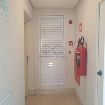 Apartamento em Pirassununga, bairro Edifício Maison Royale
