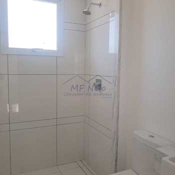 Apartamento em Pirassununga, bairro Edifício Maison Royale