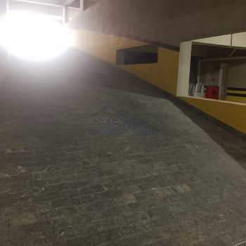 Apartamento em Pirassununga, bairro Edifício Maison Royale