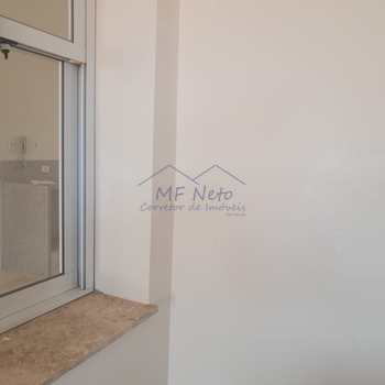 Apartamento em Pirassununga, bairro Edifício Maison Royale