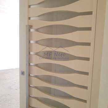 Apartamento em Pirassununga, bairro Edifício Maison Royale