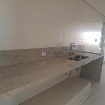 Apartamento em Pirassununga, bairro Edifício Maison Royale