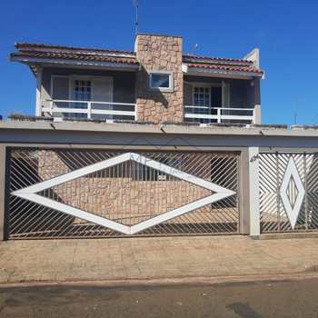 Sobrado em Pirassununga, bairro Jardim Limoeiro