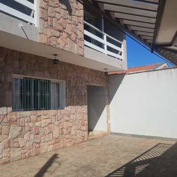 Sobrado em Pirassununga, bairro Jardim Limoeiro