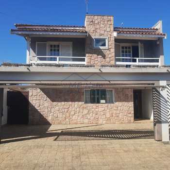 Sobrado em Pirassununga, bairro Jardim Limoeiro