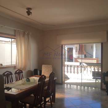 Sobrado em Pirassununga, bairro Jardim Limoeiro