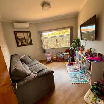 Casa em Pirassununga, bairro Jardim Terras de San José