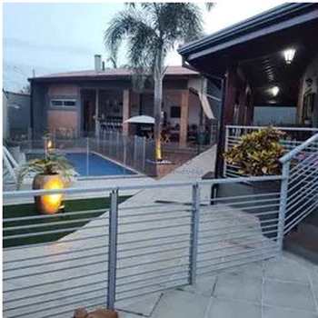 Casa em Pirassununga, bairro Jardim Terras de San José