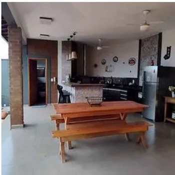 Casa em Pirassununga, bairro Jardim Terras de San José