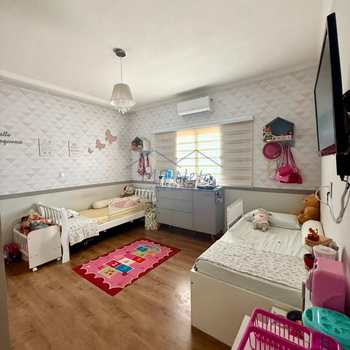 Casa em Pirassununga, bairro Jardim Terras de San José