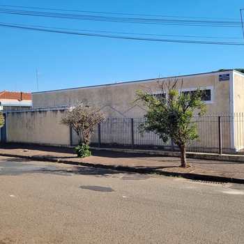 Casa em Pirassununga, bairro Jardim Roma