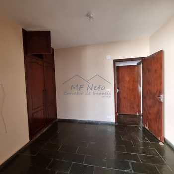 Casa em Pirassununga, bairro Jardim Roma