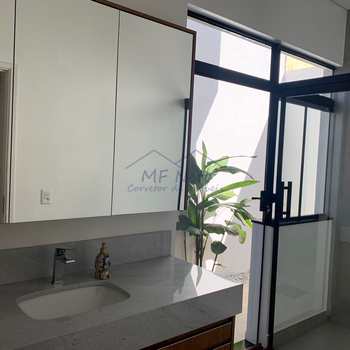 Casa de Condomínio em Pirassununga, bairro Portal dos Jerivás