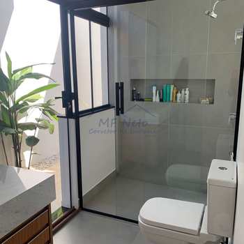 Casa de Condomínio em Pirassununga, bairro Portal dos Jerivás